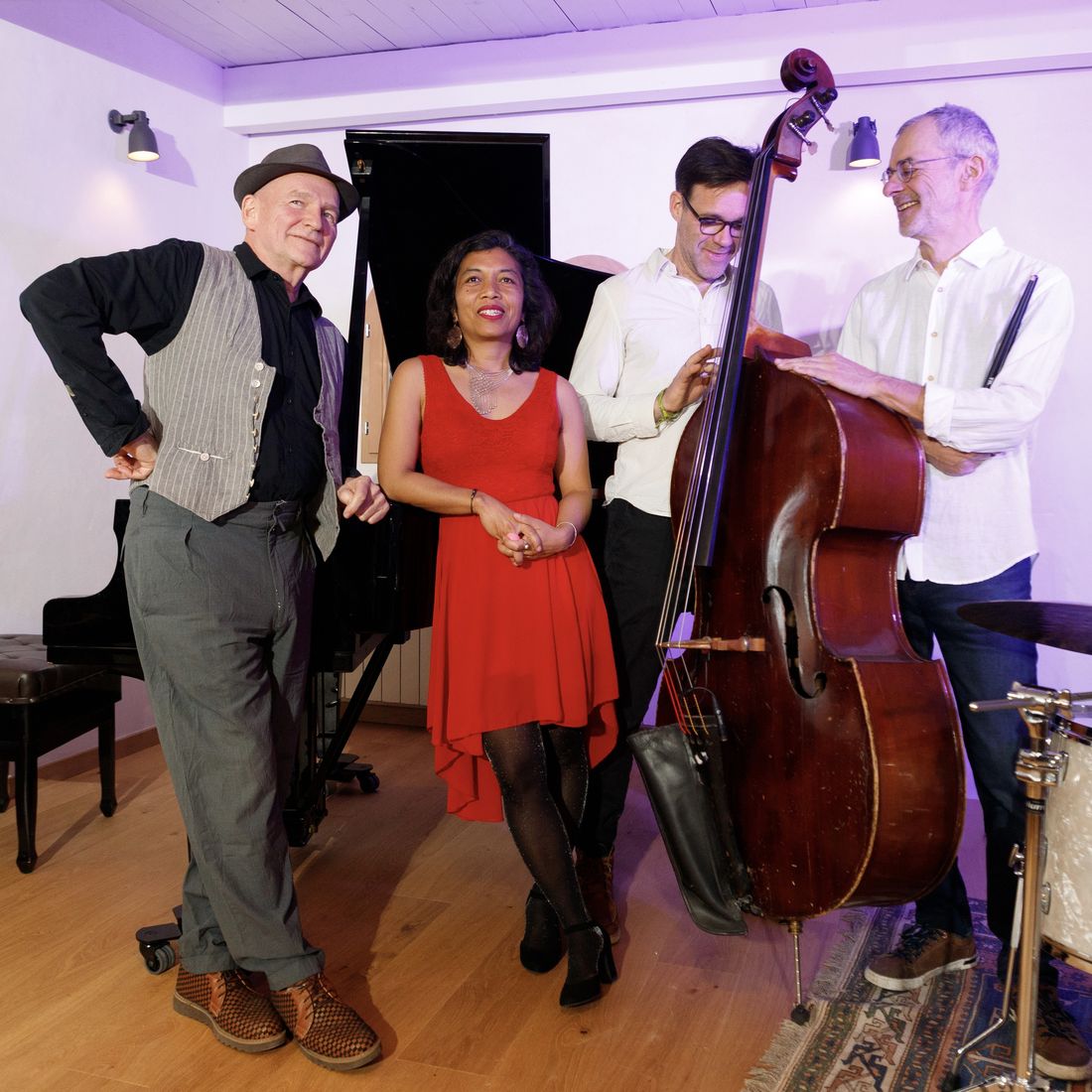 Le quartet JINJA : piano, voix, contrebasse et batterie